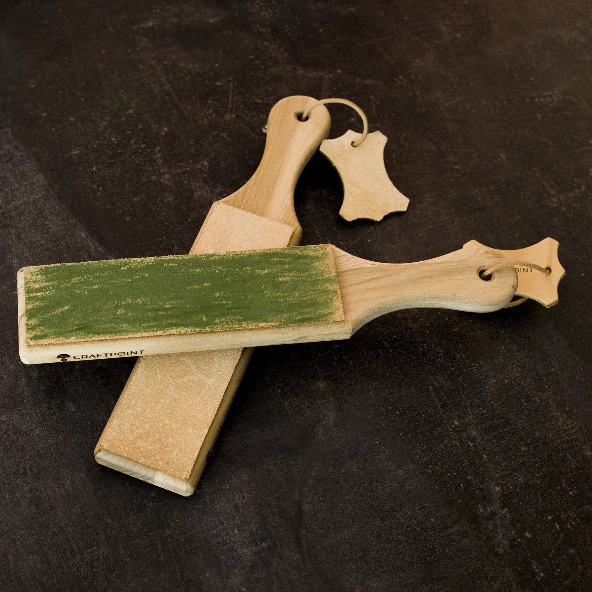Dwustronny strop skórzany do ostrzenia narzędzi i noży CraftPoint – CraftPoint