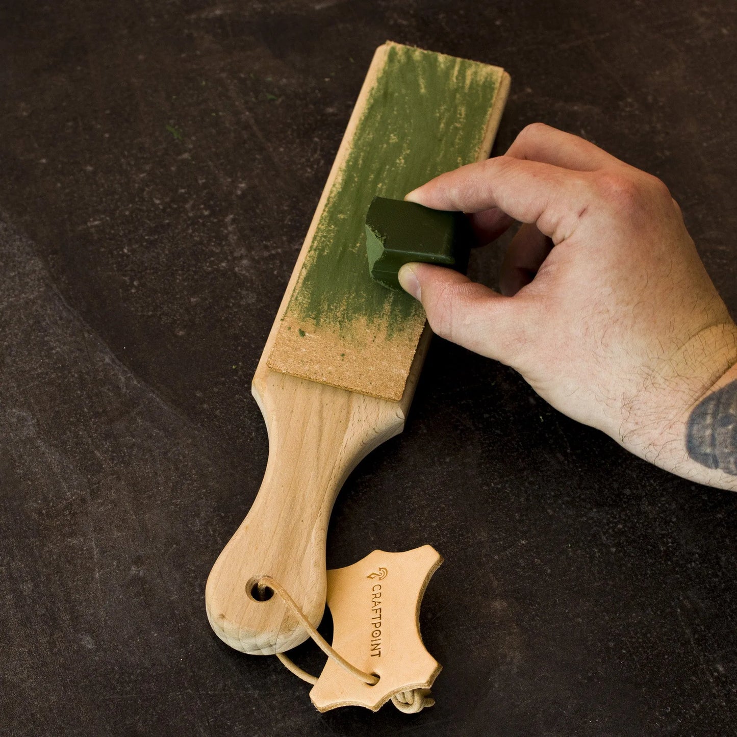 Dwustronny strop skórzany do ostrzenia narzędzi i noży CraftPoint – CraftPoint