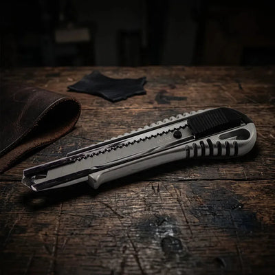 Cutter pielărie cu lamă segmentată 18mm – CraftPoint
